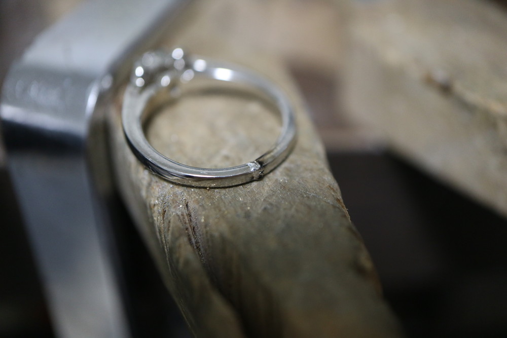 ジュエリー　リフォーム　横浜　カルティエの指輪のサイズ直し１